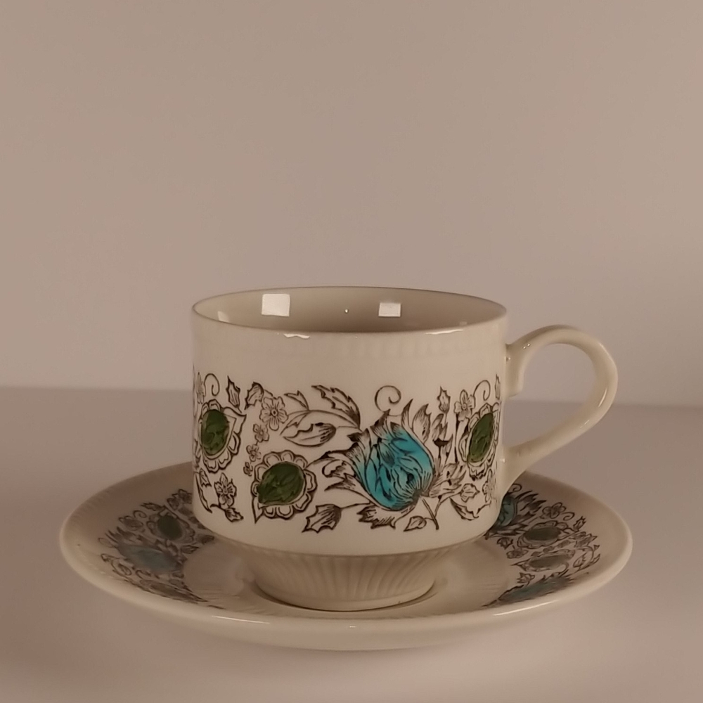 Antique cup set